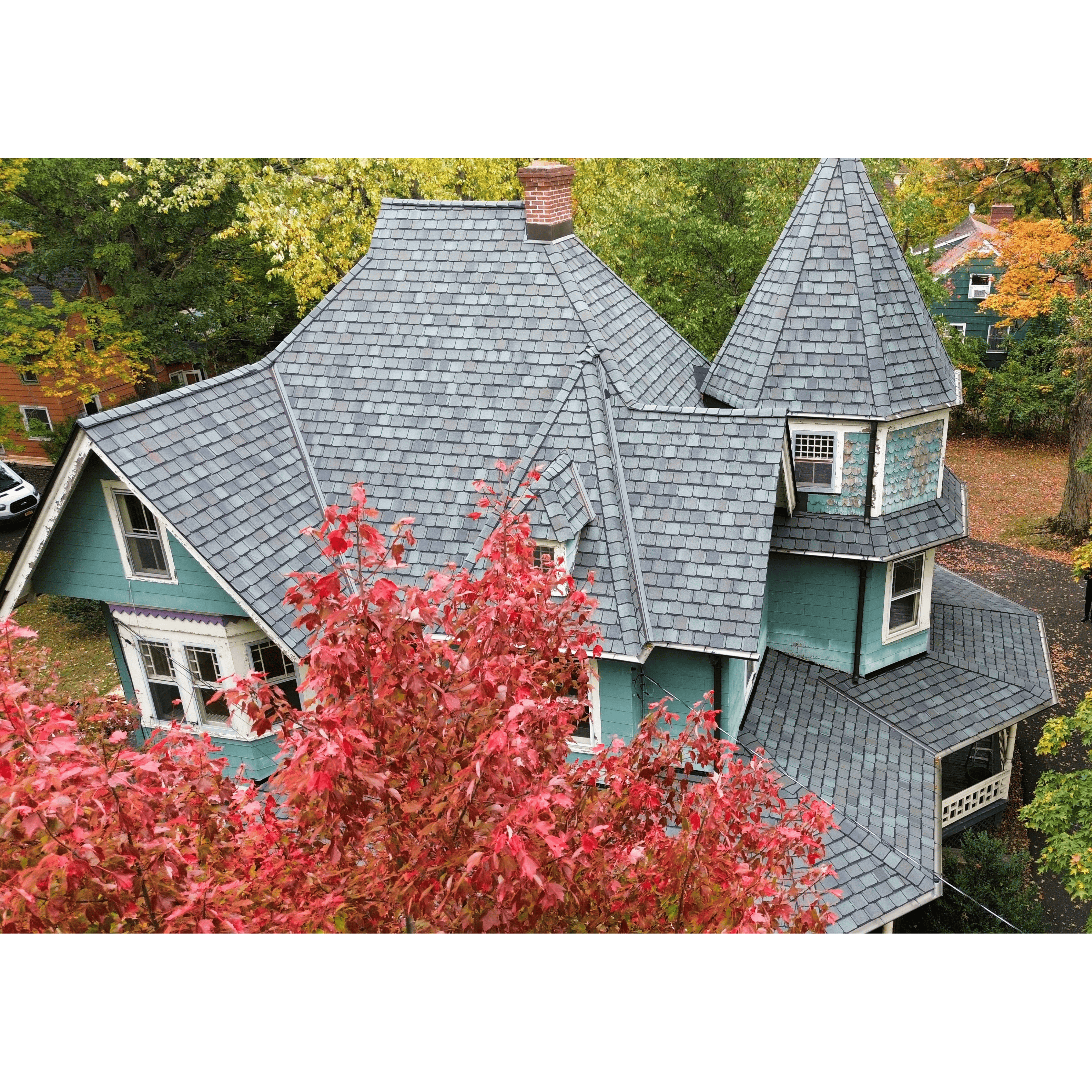 Home with CertainTeed luxury roofing installed
